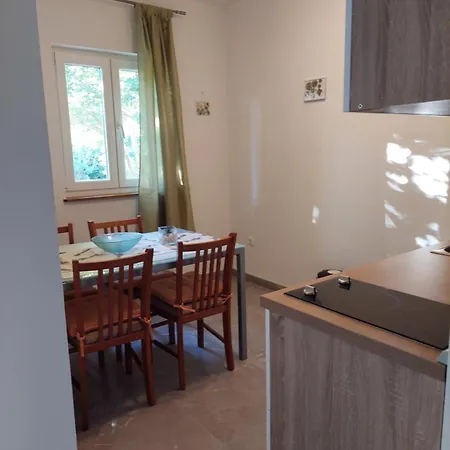 Nenad & Marija Apartman Pag Town
