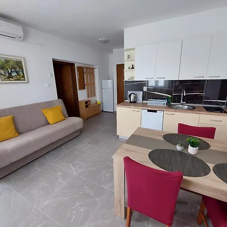 Nenad & Marija Apartman Pag Town