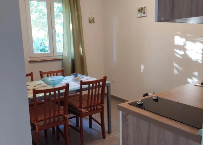 Nenad & Marija Апартаменты Паг